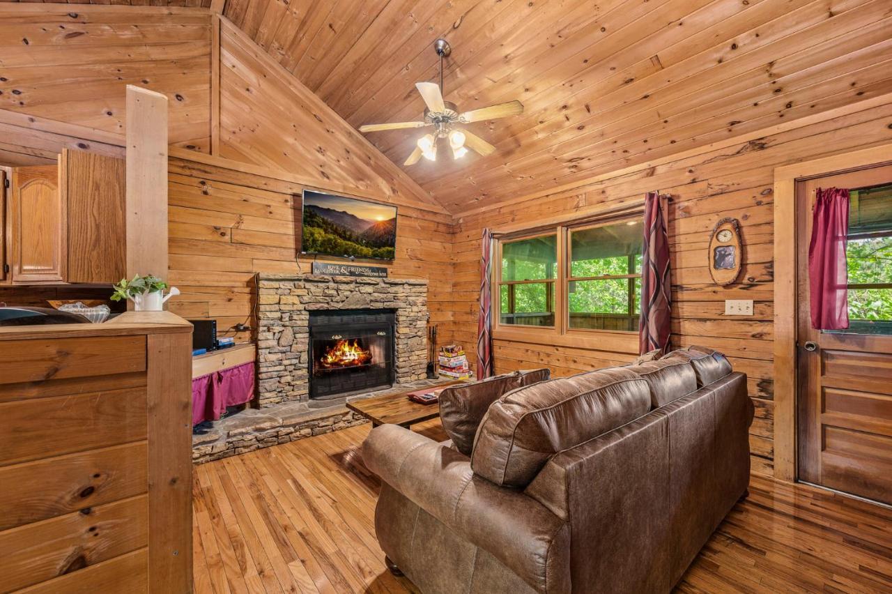 Romantic Log Cabin With Hot Tub Pigeon Forge Exteriér fotografie